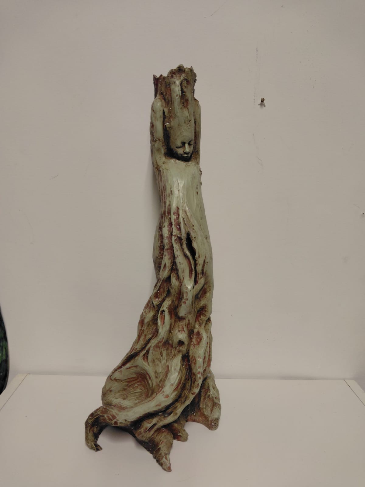 Forma verticale, opera di ARTIS Mariana Mele